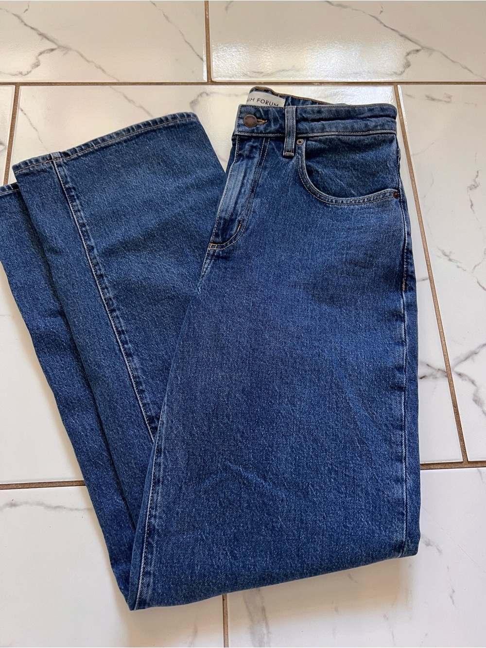 Aritzia Denim Forum Remy Curve-Fit Hi-Rise Relaxed Jean Size 28 NWOT
